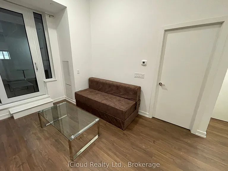 15 Wellington St S #211 — Photo 19