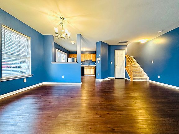 5th image of 3020 Barrymore St Unit 105