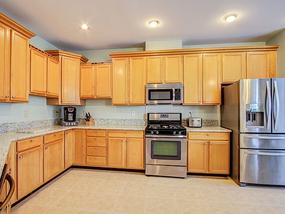 4th image of 4828 Waltonshire Cir