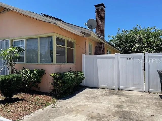 604 Alden Ave — Photo 2