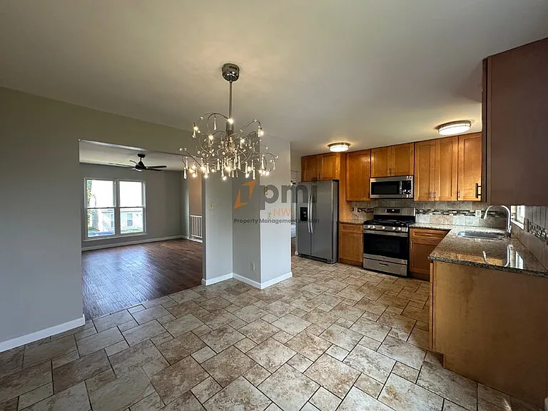 1031 W 59th Pl — Photo 7