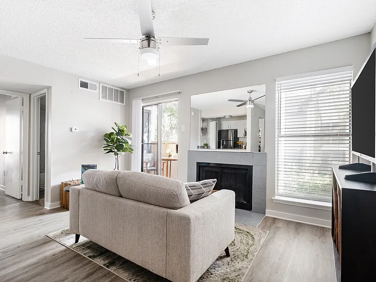 Villas on Rosemeade West — Photo 4