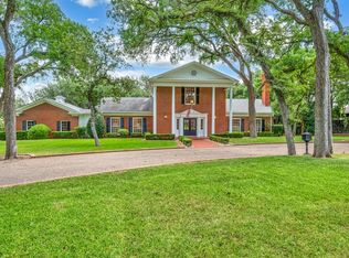 2825 Lake Air Dr, Waco, TX 76710