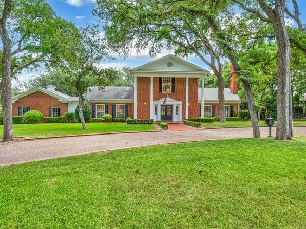 2825 Lake Air Dr, Waco, TX 76710