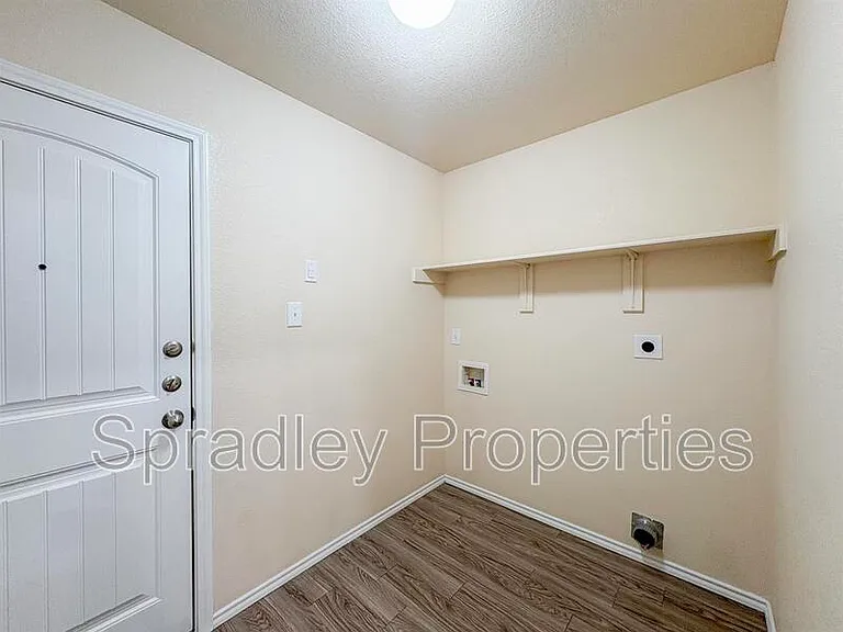 2214 Justice Dr — Photo 7