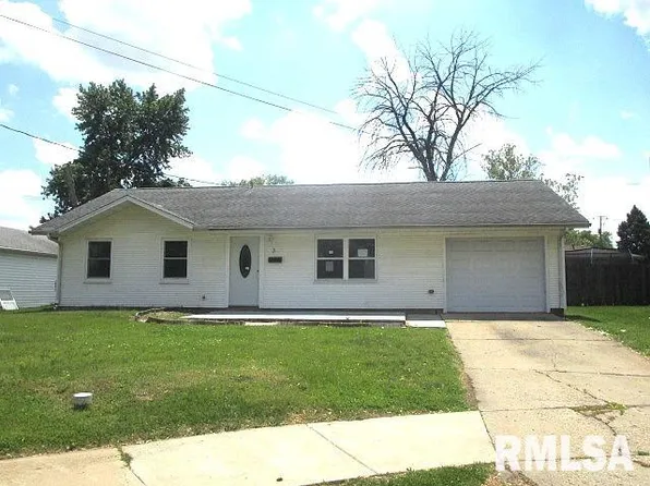 3 Pioneer Ct, Pekin, IL 61554