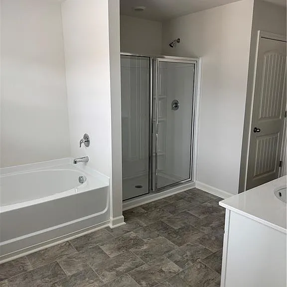471 Stoneybrook Dr — Photo 6
