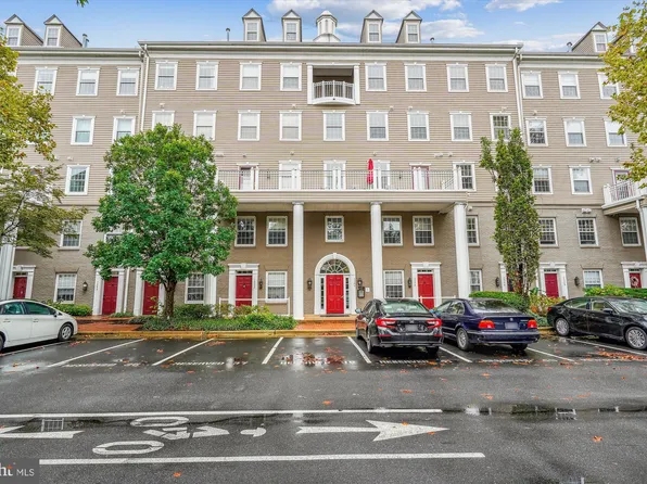 1304 Roundhouse Ln APT 312, Alexandria, VA 22314