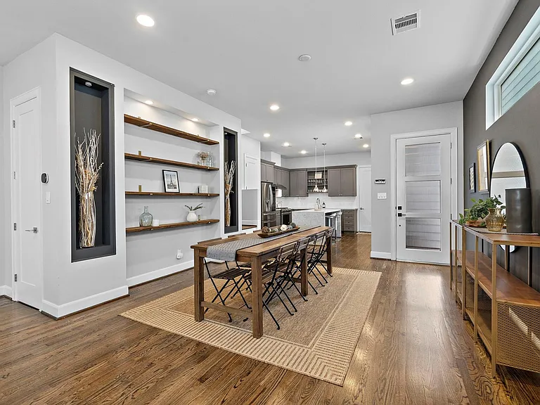 1217 Crockett St — Photo 1