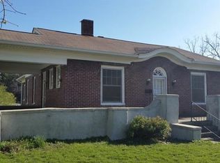 336 1st Ave W, Hendersonville, NC 28739