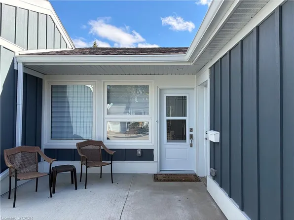 59 Szollosy Cir, Hamilton, ON L9B 1T8