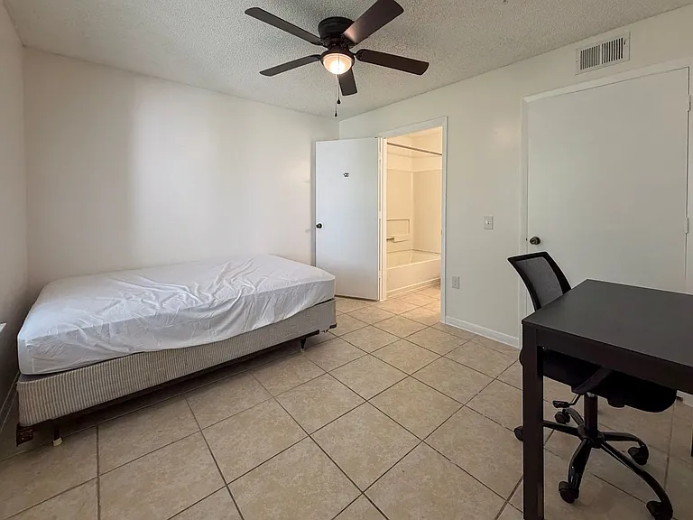 3921 SW 34th St #301 — Photo 23