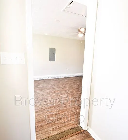 411 Northwoods Dr — Photo 3