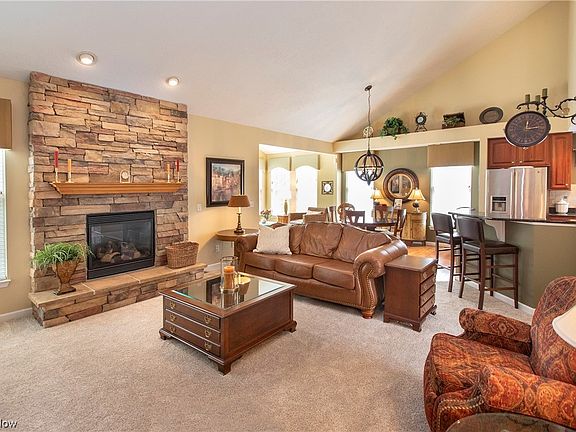 5th image of 621 Canter Ct