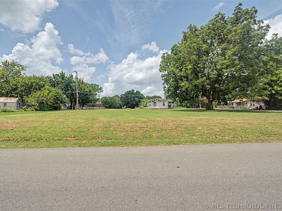 1st image of 408 NW Main St