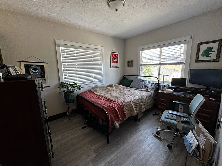 410 N Oakley St — Photo 4