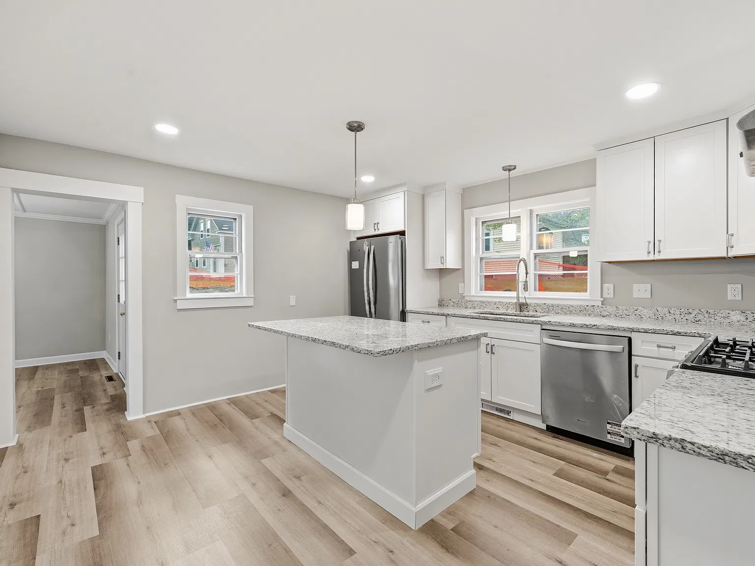 3 bed, 1434 sqft, $4,200 — Photo 4