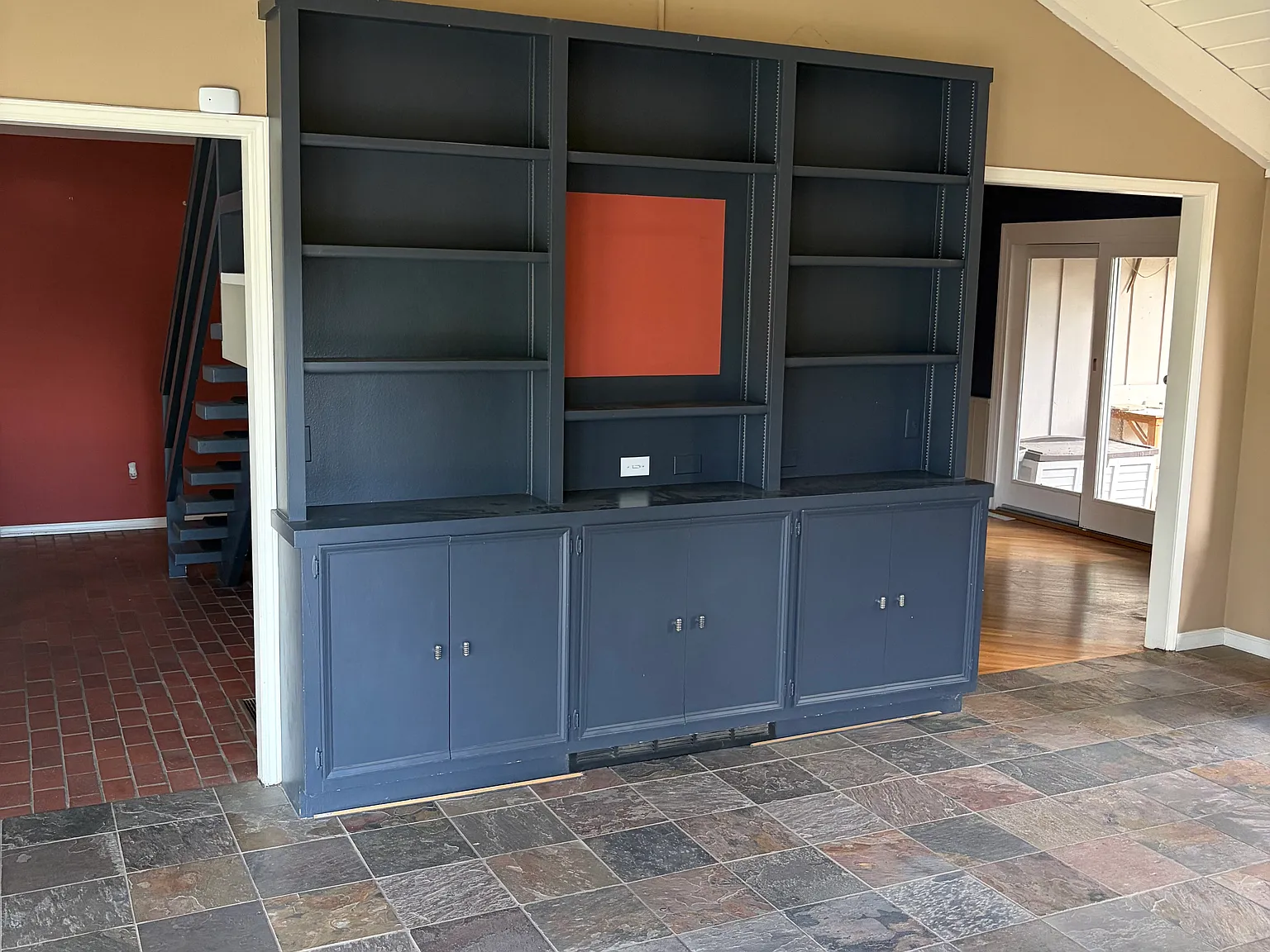 5 bed, 3741 sqft, $5,900 — Photo 4