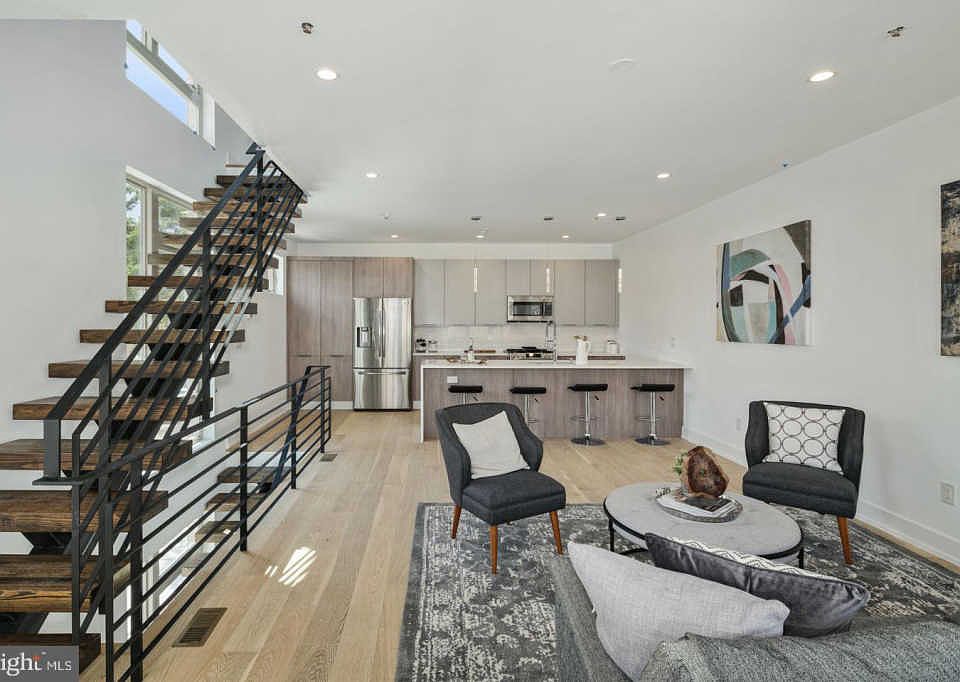 1st image of 119 Greenwich St #2