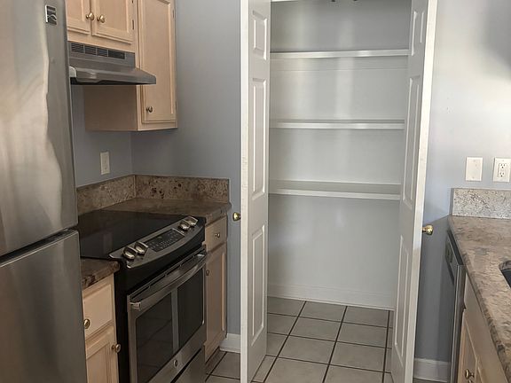 5th image of 516 Heatherstone Cir