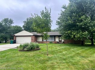 28423 Cumberland Dr, Farmington Hills, MI 48334