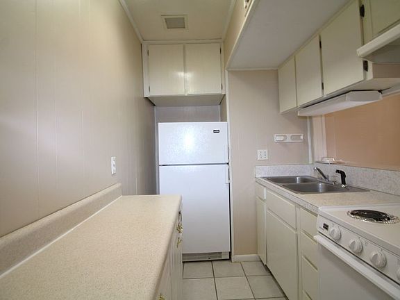 3rd image of 407 Marshall Ct NW Unit 1