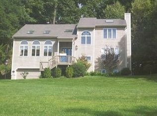 42 Cross Rd, Cortlandt Manor, NY 10567
