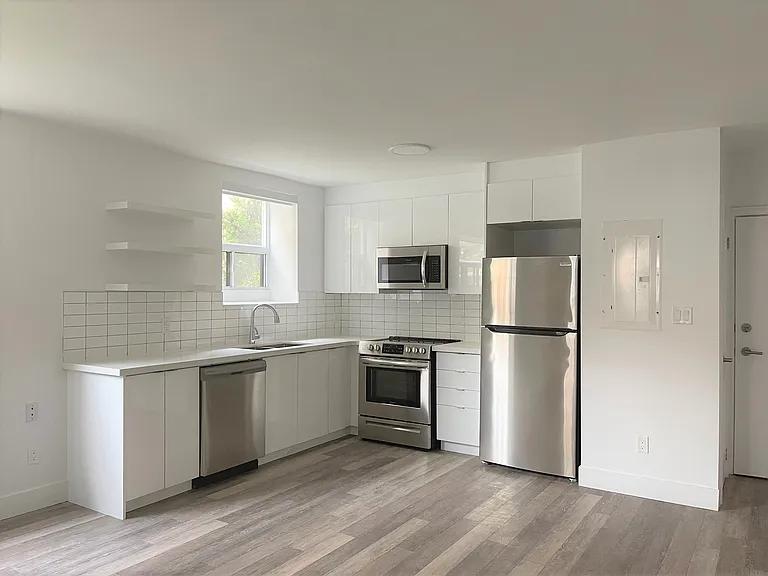 2901 Saint Clair Ave E — Photo 13