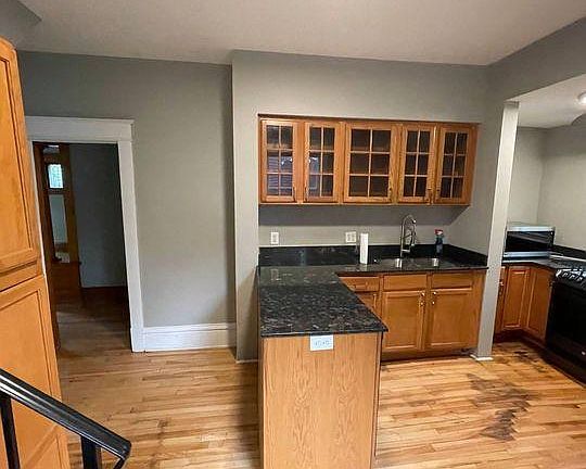3rd image of 1020 Dayton Ave