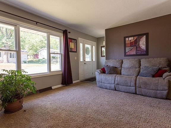3rd image of 2558 Marywood Dr