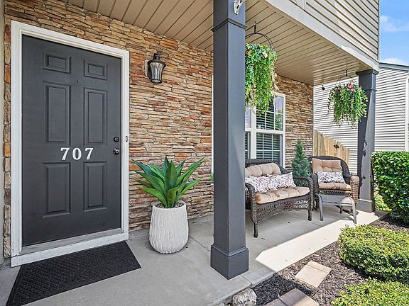 5th image of 707 Markham Cir