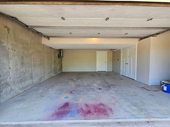 5th image of 110 Edward Dr