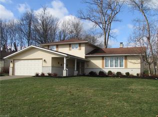 6434 Gale Dr, Seven Hills, OH 44131