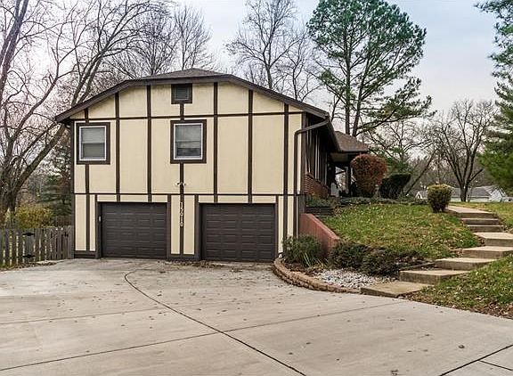 3rd image of 15010 Willow Lake Ct