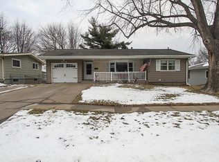 1508 Brookwood Dr, Iowa City, IA 52240