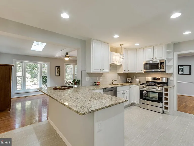 5612 Eastbourne Dr — Photo 8