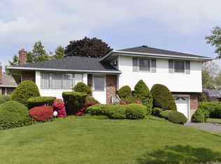 5 Roxbury Ave, Plainview, NY 11803