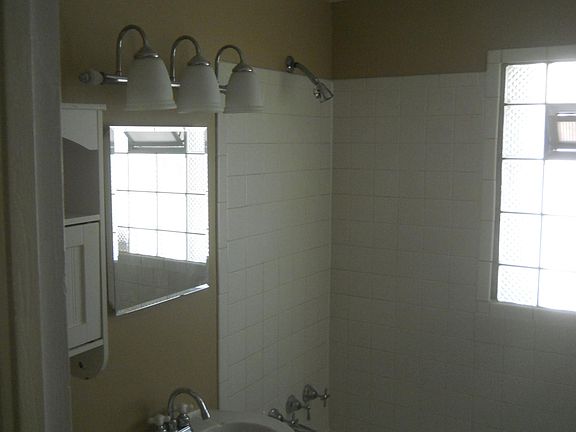 5th image of 687 Montrose Ave