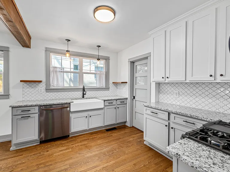 622 Dyer St — Photo 12