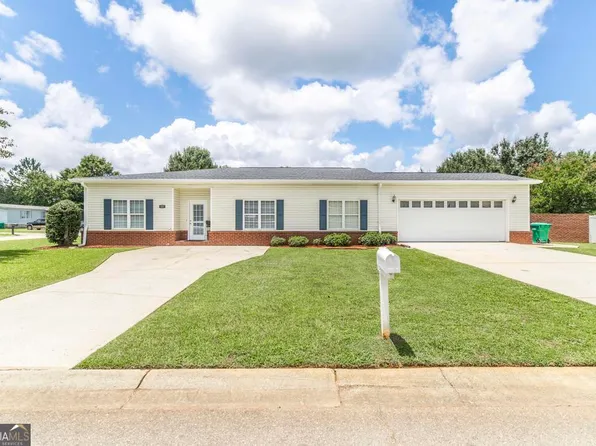 201 Bradford Dr, Byron, GA 31008