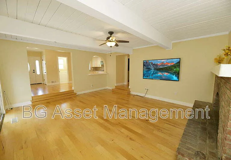 3830 Twin Oaks Way — Photo 3