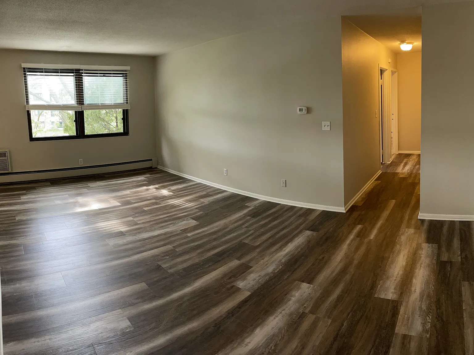 2 bed, 925 sqft, $1,550 — Photo 2