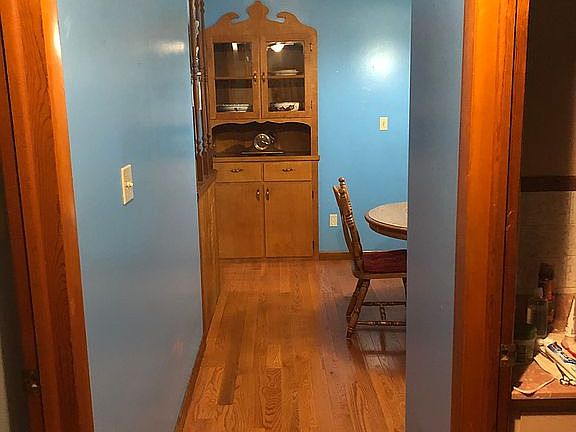 Hallway-Hardwood floor