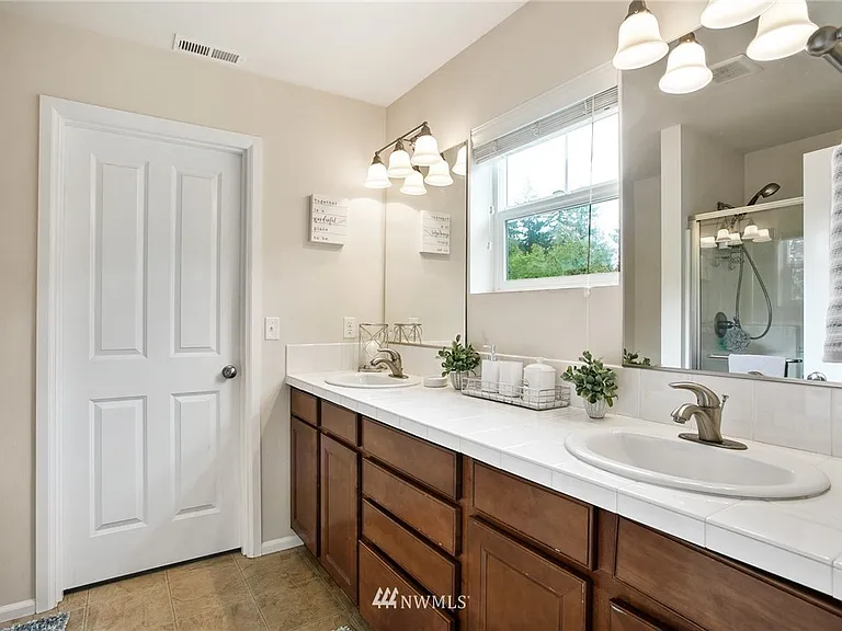 4703 Strathmore Cir SW — Photo 13