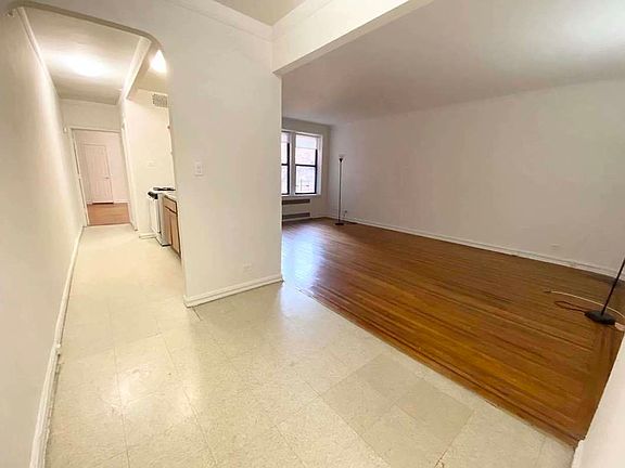 3rd image of 6770 Yellowstone Blvd APT 1T