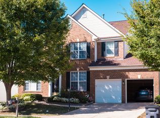 8324 Tenbrook Dr, Gainesville, VA 20155