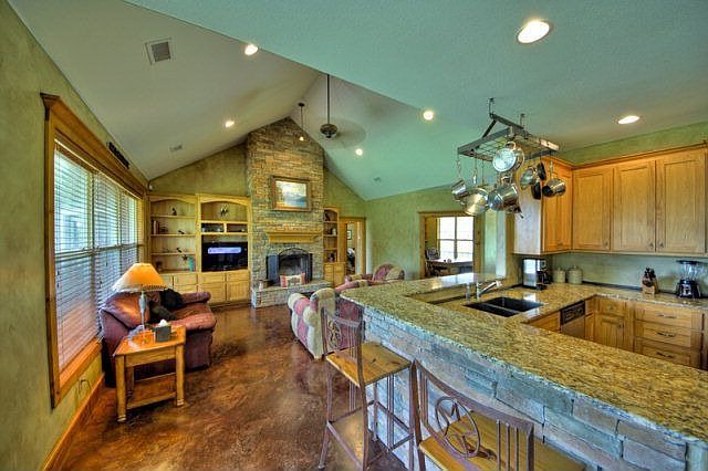1st image of 212 Forest Oak Dr