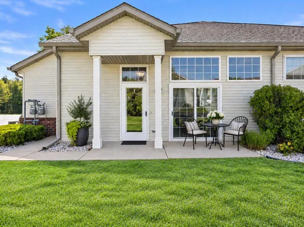 2416 Fox River PARKWAY #D, Waukesha, WI 53189