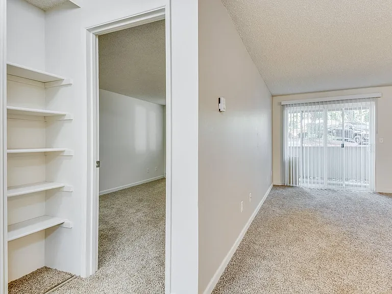Creekside Commons Apartments — Photo 7