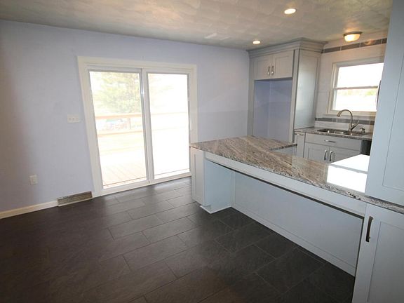 4th image of 5748 Meadowcrest St